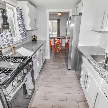 Spacious Cozy Unit Near University And Casinos